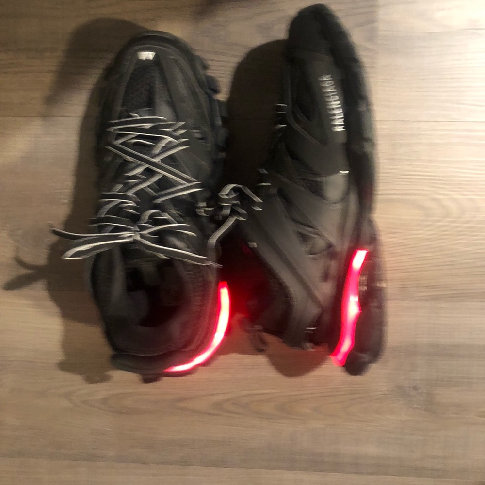 balenciaga tracks leds size 10 triple blacks